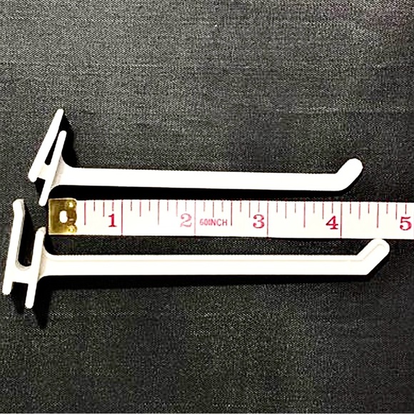 280pcs Specialty Plastic Display Hooks in 2 Sizes - Picture 2 of 3